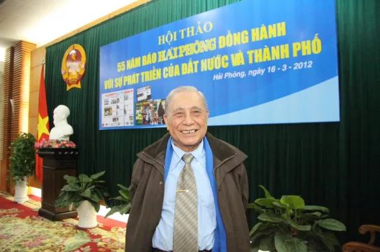 Cụ Vũ Minh Ch&iacute;nh từng l&agrave;m chủ b&aacute;o của B&aacute;o Hải Ph&ograve;ng Kiến thiết, sau đ&oacute; c&ocirc;ng t&aacute;c tại Ban Tuy&ecirc;n gi&aacute;o, Ban Thi đua của th&agrave;nh phố, Ủy ban Vật gi&aacute; th&agrave;nh phố Hải Ph&ograve;ng v&agrave; l&agrave;m B&iacute; thư Đảng ủy Nh&agrave; m&aacute;y Cơ kh&iacute; Duy&ecirc;n Hải.