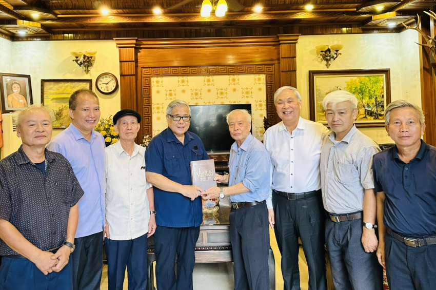 GIÁO SƯ VŨ MINH GIANG VỀ THĂM, LÀM VIỆC VỚI DÒNG HỌ VŨ – VÕ HẢI BỐI, ĐÔNG ANH, TP HÀ NỘI