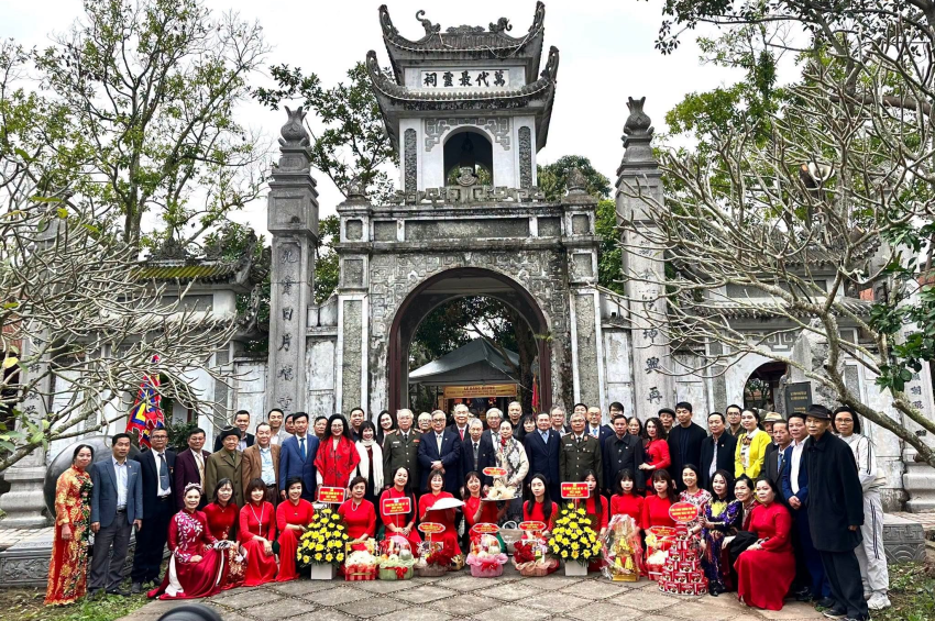 THE SOLEMNITY OF ĐỐNG DỜM