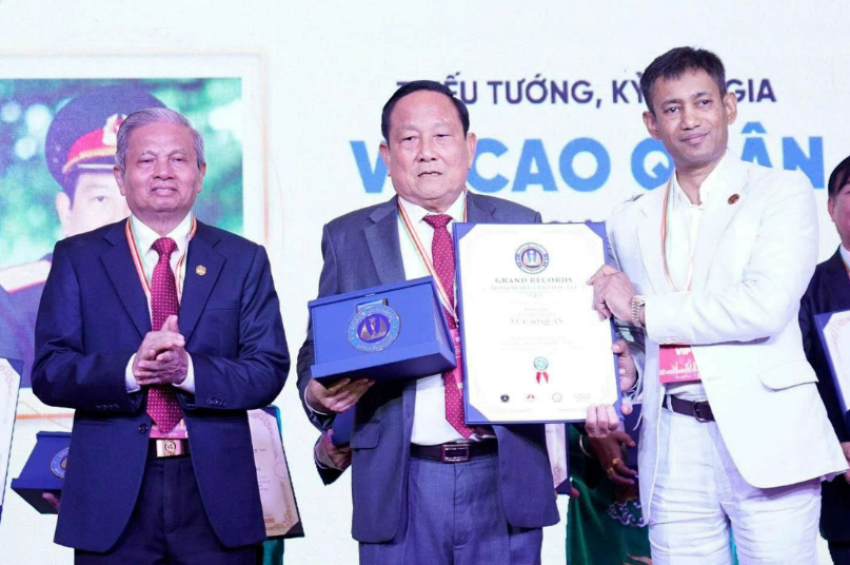 TẾT QUÂN DÂN 2026 À CẦN THƠ : DES ŒUVRES RECORD RÉALISÉES À PARTIR DE GRAINES AGRICOLES VIETNAMIENNES